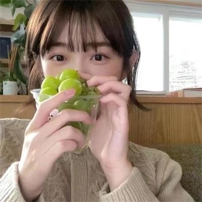穿风信子蓝的少女 在线观看